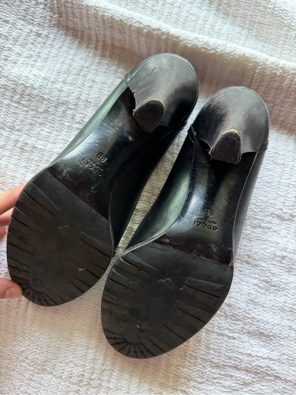 Vintage Gucci Black Leather Heeled Loafers - WITH DAMAGE - Picture 4 of 8